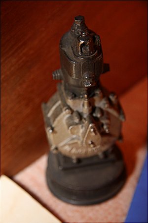 DE DION MODEL ENGINE - click to enlarge